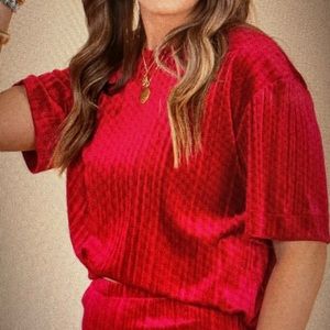 Christmas red beautiful ribbed velvet soft top NWT size Large
